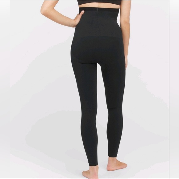 ASSETS by SPANX Women's High-Waist Seamless Leggings - Black Large - Picture 3 of 12